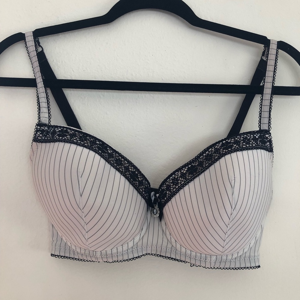 Parfait by Affinitas 34DDD Black White Pinstripe Bra Cameo Detail